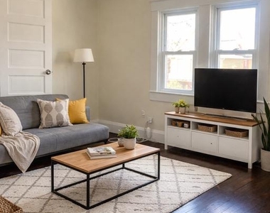 3021 Glenmore Avenue - Photo Thumbnail 9