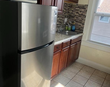 3021 Glenmore Avenue - Photo Thumbnail 2