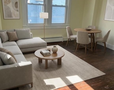 3021 Glenmore Avenue - Photo Thumbnail 4
