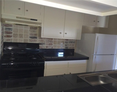 602 W 51st St - Photo Thumbnail 7