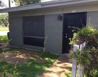 602 W 51st St - Photo Thumbnail 1
