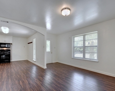 129 Coleman St - Photo Thumbnail 4