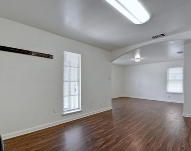 129 Coleman St - Photo Thumbnail 7