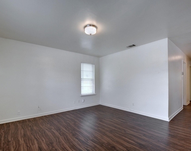 129 Coleman St - Photo Thumbnail 2