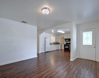 129 Coleman St - Photo Thumbnail 3