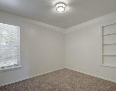 129 Coleman St - Photo Thumbnail 13