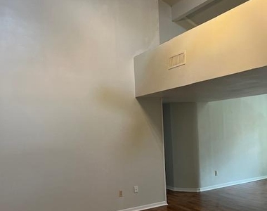 1201 Hazelton St - Photo Thumbnail 2