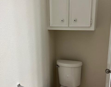 1201 Hazelton St - Photo Thumbnail 9