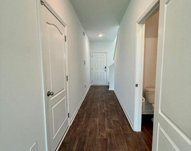 1469 Jeremiah Street - Photo Thumbnail 8