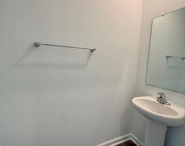 1469 Jeremiah Street - Photo Thumbnail 6