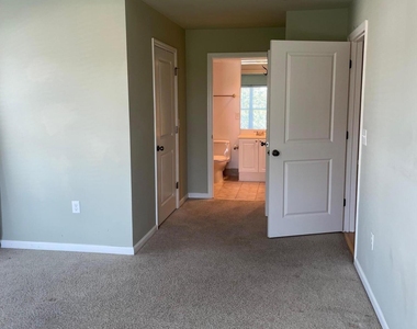 400 E Bay Street - Photo Thumbnail 25