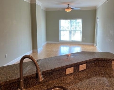 400 E Bay Street - Photo Thumbnail 11