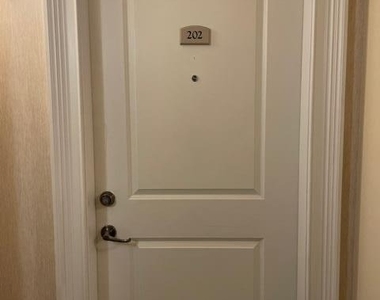 400 E Bay Street - Photo Thumbnail 6