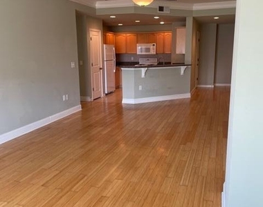400 E Bay Street - Photo Thumbnail 15