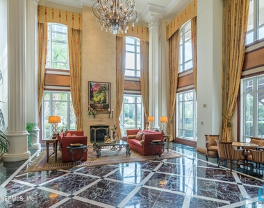 400 E Bay Street - Photo Thumbnail 3
