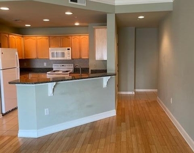 400 E Bay Street - Photo Thumbnail 9