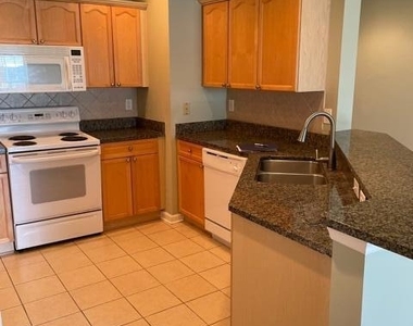 400 E Bay Street - Photo Thumbnail 10
