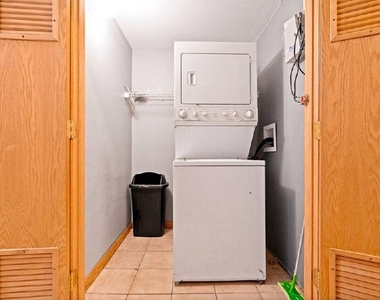 5848 S Prairie Avenue - Photo Thumbnail 13