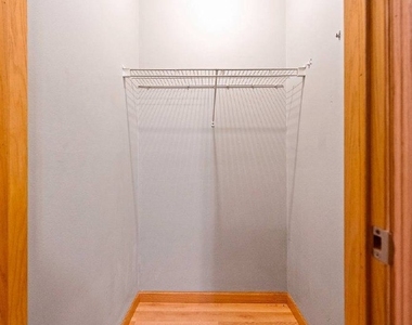 5848 S Prairie Avenue - Photo Thumbnail 10