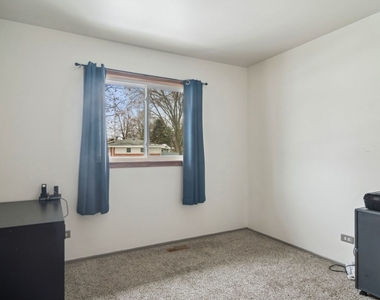 460 Flagstaff Lane - Photo Thumbnail 5