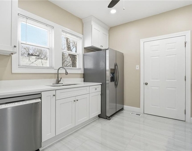395 8th Street Ne - Photo Thumbnail 4