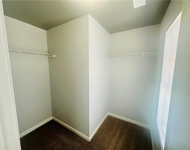 6078 Oak Bend Court - Photo Thumbnail 12