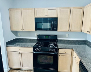 6078 Oak Bend Court - Photo Thumbnail 4