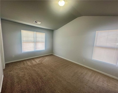 6078 Oak Bend Court - Photo Thumbnail 10