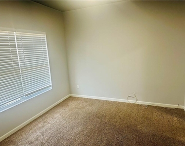 6078 Oak Bend Court - Photo Thumbnail 2