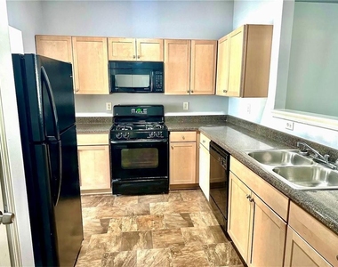 6078 Oak Bend Court - Photo Thumbnail 3
