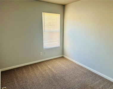 6078 Oak Bend Court - Photo Thumbnail 17
