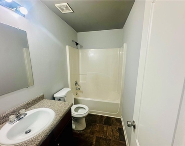 6078 Oak Bend Court - Photo Thumbnail 18