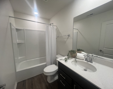 285 Lakeshore Drive - Photo Thumbnail 20