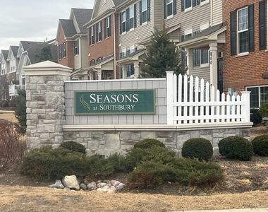 285 Lakeshore Drive - Photo Thumbnail 3