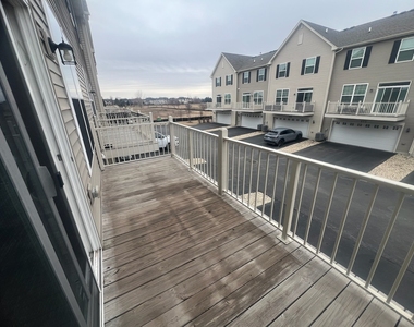 285 Lakeshore Drive - Photo Thumbnail 11