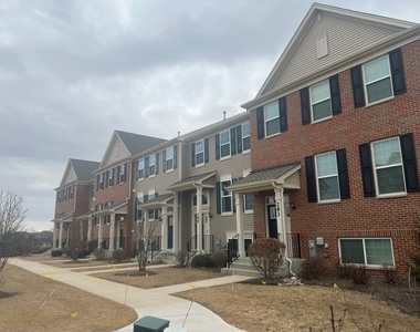 285 Lakeshore Drive - Photo Thumbnail 2
