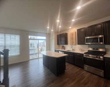 285 Lakeshore Drive - Photo Thumbnail 6
