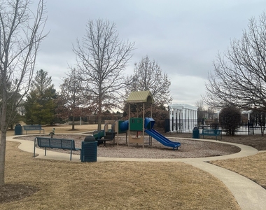 285 Lakeshore Drive - Photo Thumbnail 26