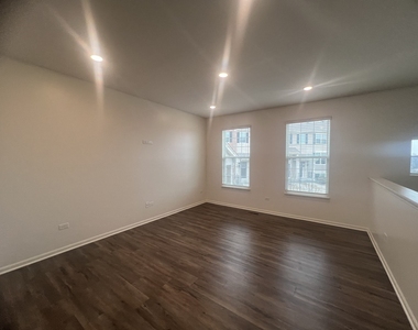285 Lakeshore Drive - Photo Thumbnail 4
