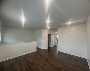 285 Lakeshore Drive - Photo Thumbnail 5
