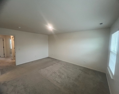 285 Lakeshore Drive - Photo Thumbnail 16