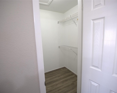 4444 Victory Drive - Photo Thumbnail 11