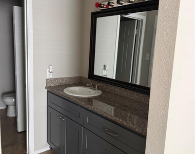 4444 Victory Drive - Photo Thumbnail 9