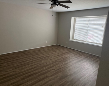 4444 Victory Drive - Photo Thumbnail 8