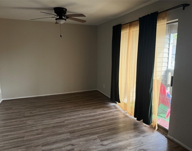 4444 Victory Drive - Photo Thumbnail 6