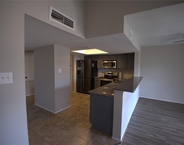 4444 Victory Drive - Photo Thumbnail 3