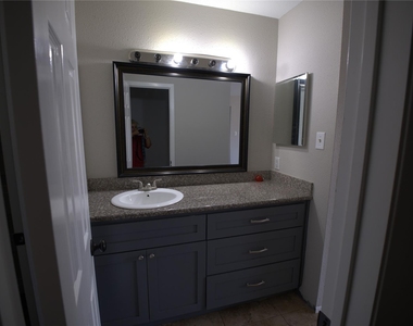 4444 Victory Drive - Photo Thumbnail 10