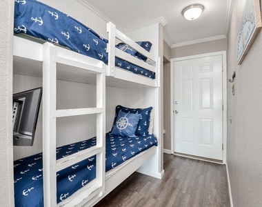 6102 Seawall Boulevard - Photo Thumbnail 17