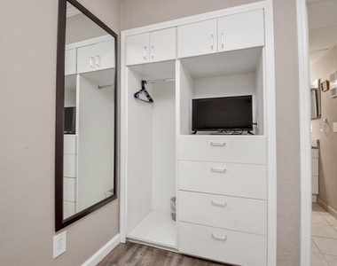 6102 Seawall Boulevard - Photo Thumbnail 24