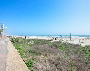 6102 Seawall Boulevard - Photo Thumbnail 6